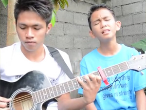 Cuando Estos 2 Primos Cantan Alabanzas a Dios, ¡Sucede Algo Especial! – Videos Talento