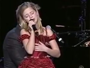 La Niña Jackie Evancho Interpreta – ¡Usted Simplemente Tiene que Ver Esto!