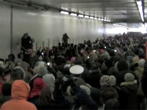 Lo que Estas Personas Hicieron Mientras  Estaban Atrapados en un Túnel me Dio Escalofríos. Esto es una locura!