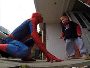 Papá Se Viste de Hombre Araña Para el Último Cumpleaños de Su Hijo