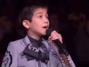 Niño de 11 Años Canta el Himno Nacional Y Conmueve a Todos. ¡Espere Hasta el Minuto 1:37!