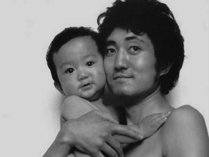 Él y Su Hijo Se Tomaron La Misma Foto Durante 27 años…Hasta La Última.