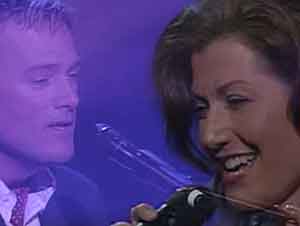 Michael W Smith y Amy Grant hacen un dueto especial.