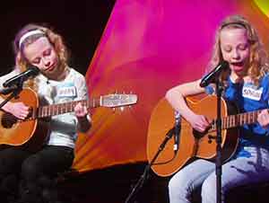 Gemelas De 10 Años Te Impresionaran Con Su Talento