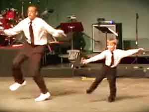 Pequeño bailarín de “tap” con un gran talento