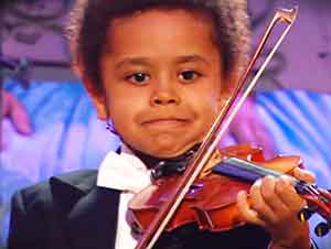 Niño Prodigio Toca El Violín