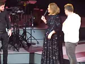 Adele Invita A Unos Fans A Cantar En El Escenario