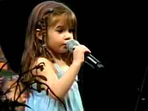 Niña De 5 Años Canta "Above All" En Su Iglesia