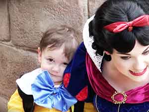 Niño De Dos Años Con Autismo Quiere Mucho A Blancanieves