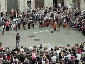 Flash Mob Orquestral En Plena Plaza