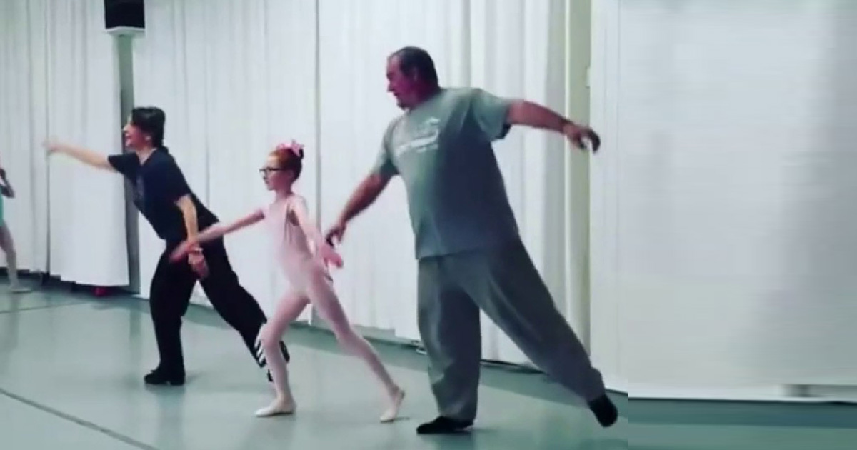 Papás Bailando Ballet Con Sus Hijas